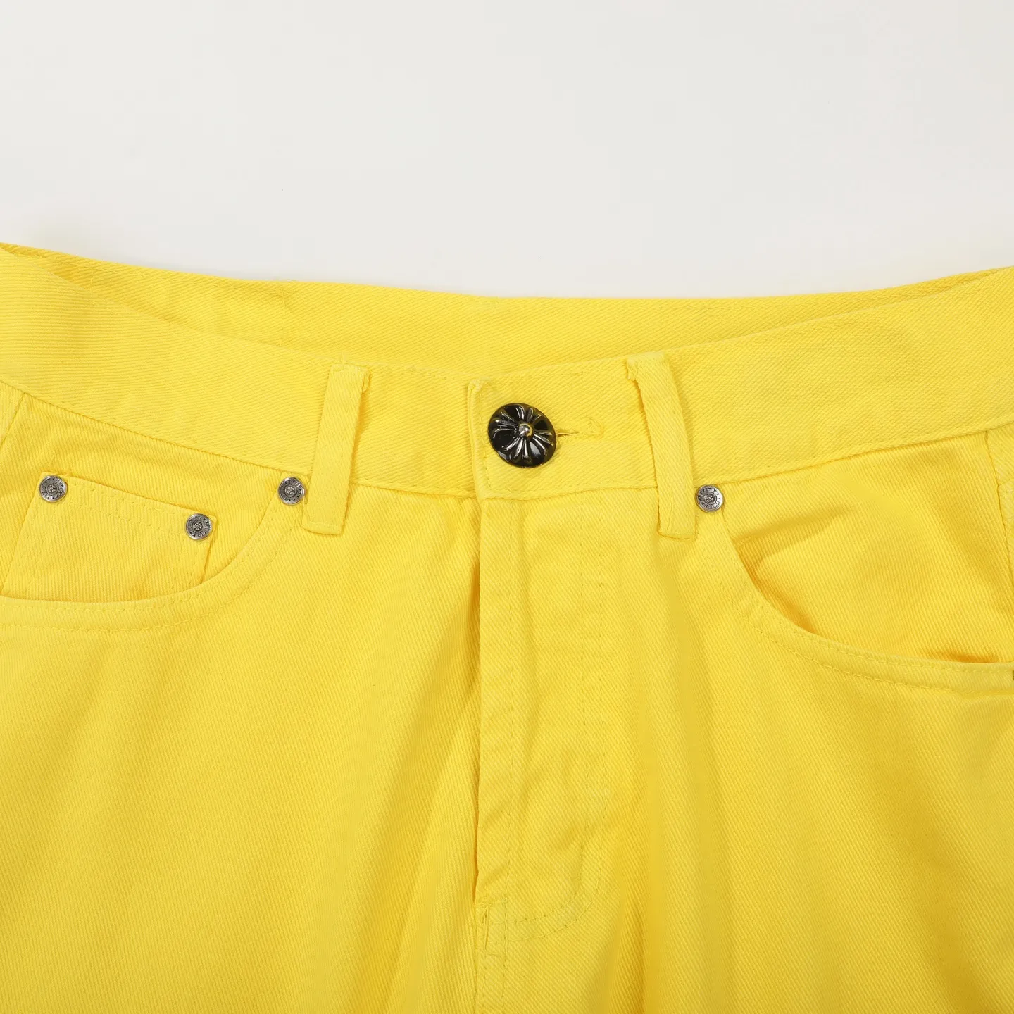 P280 Chrome hearts CH Fan Chengcheng's same style New York limited large leather label dopamine yellow jeans Special Italian cowhide printed and cut Customized sheepskin three-layer thick thread leather The whole body is spliced in heavy water washing craftsman's hand-splashed ink You can see the details Three-dimensional cutting version Loose and comfortable, not picky about the figure Make you taller and slimmer Factory Seiko Original quality control Same style for men and women Can be matched with couples Versatile recommendation Necessary jeans for all seasons Color: lemon yellow Size: s m l xl